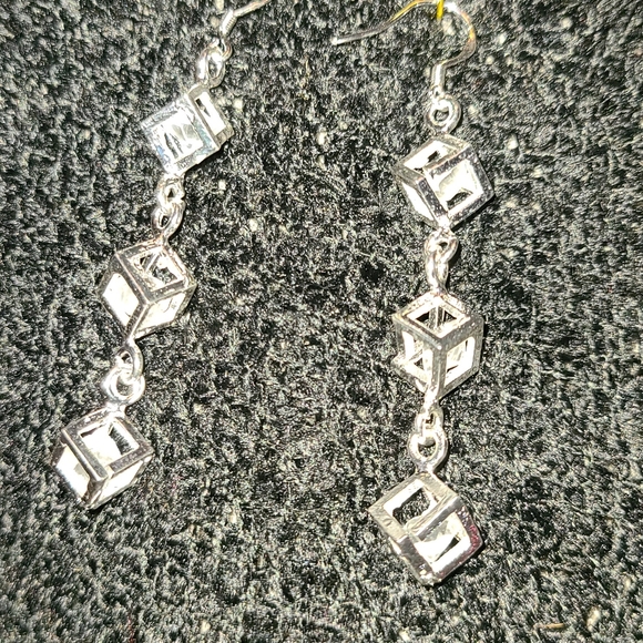 Earrings - Picture 2 of 5